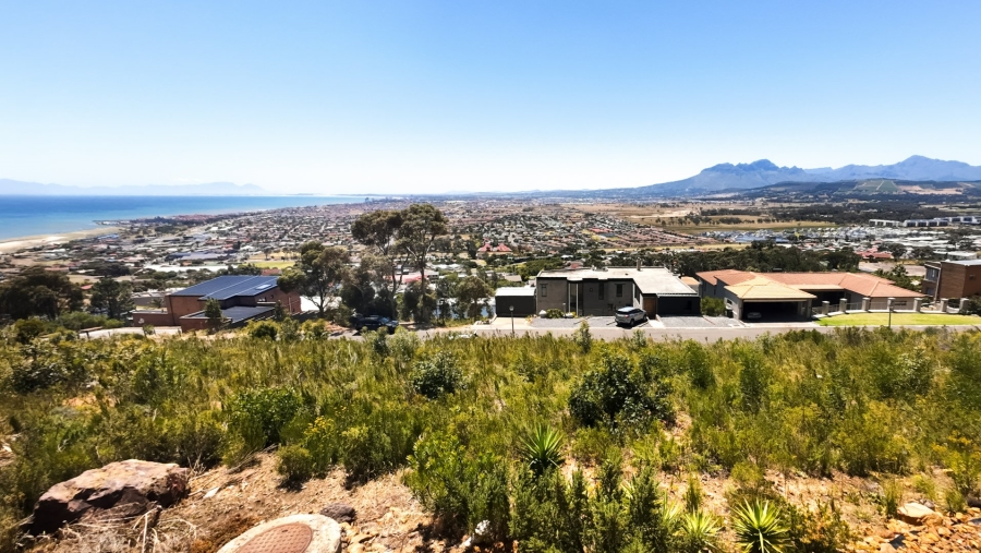  Bedroom Property for Sale in Gordon Heights Western Cape